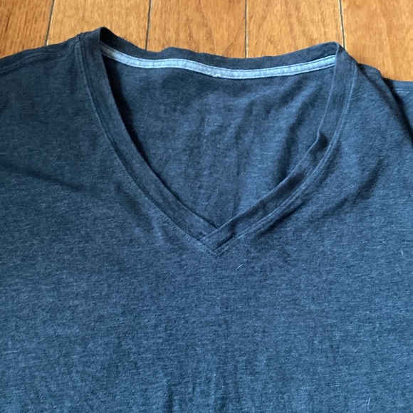 Men's Lululemon V Neck Tee - Picture 3 of 9